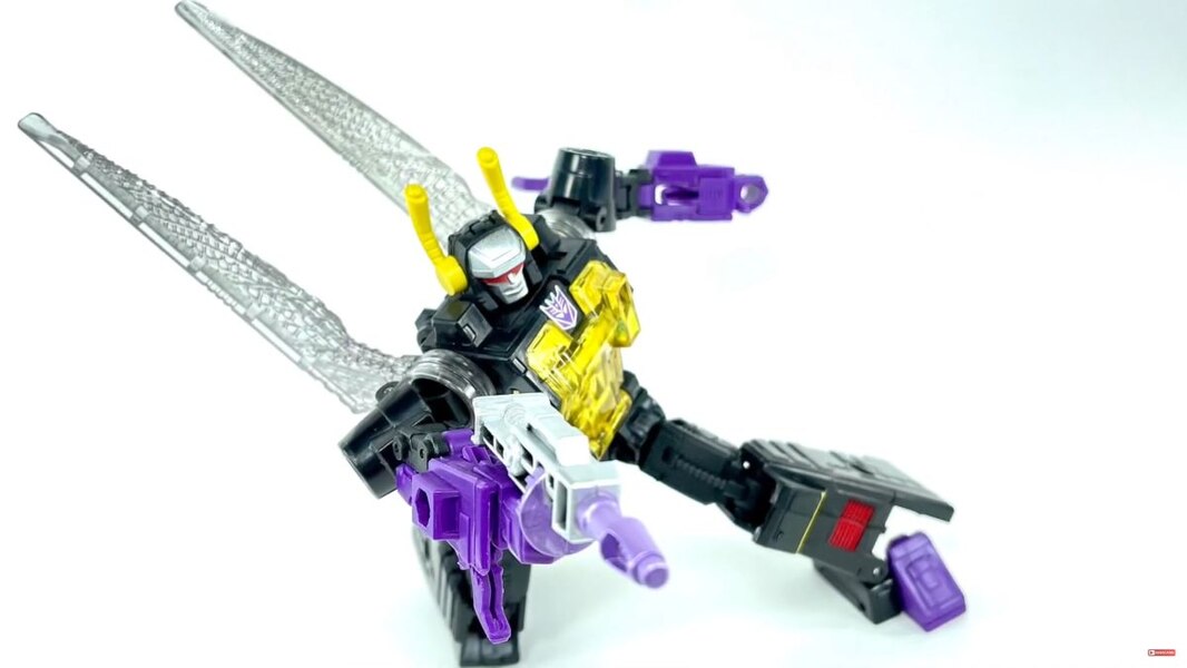 Transformers Legacy Kickback In Hand Image  (5 of 28)